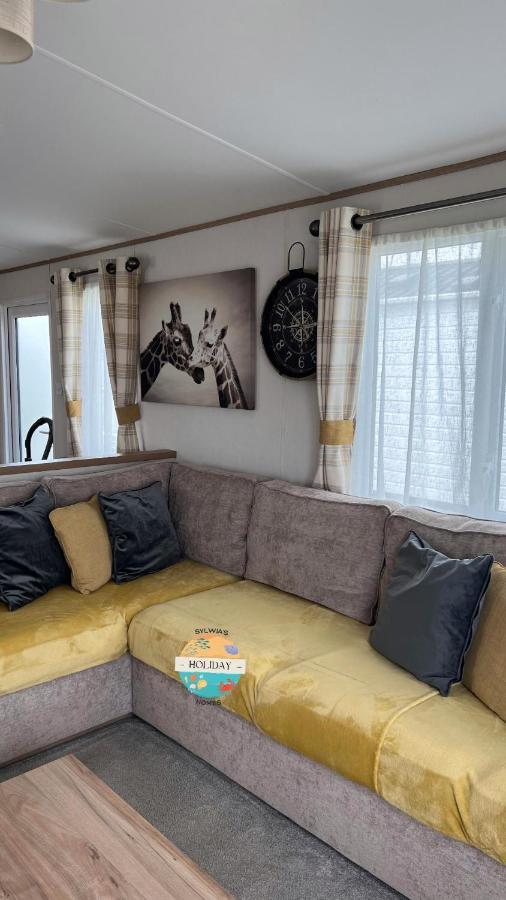 Field View - Martello - Sylwia's Homes Jaywick Sands
