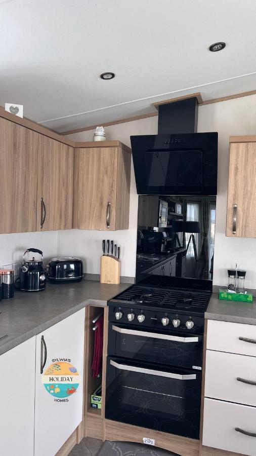 Field View - Martello - Sylwia's Homes Jaywick Sands