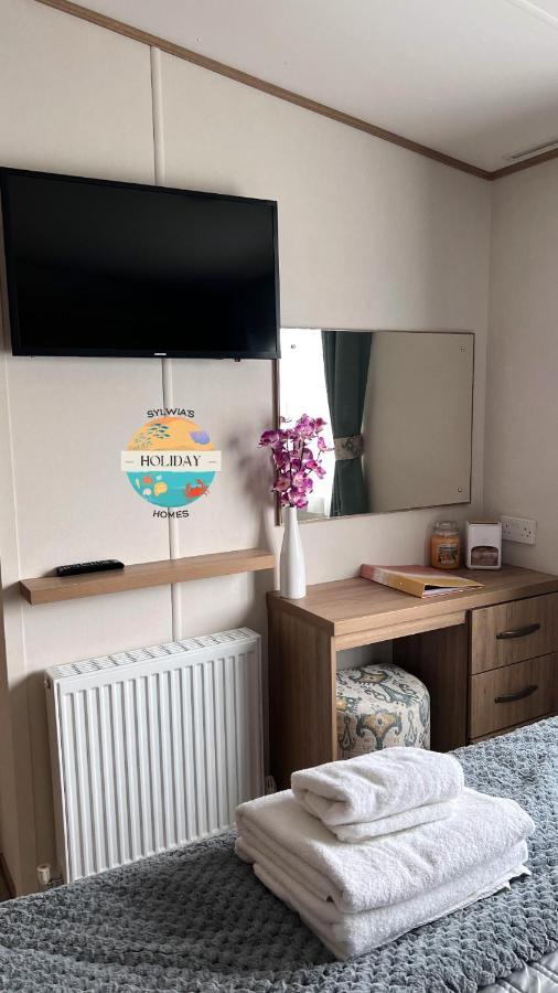 Campsite Field View - Martello - Sylwia's Homes Jaywick Sands