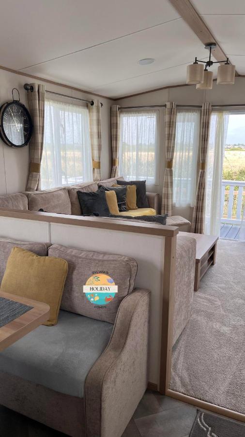 Field View - Martello - Sylwia's Homes Jaywick Sands