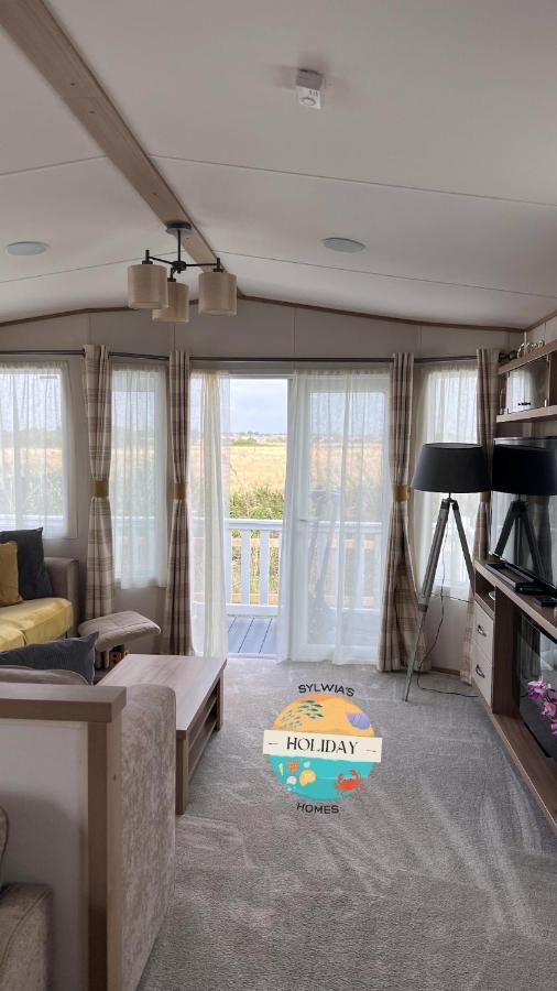 Campsite Field View - Martello - Sylwia's Homes Jaywick Sands