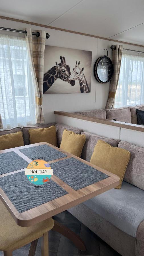 Field View - Martello - Sylwia's Homes * Jaywick Sands