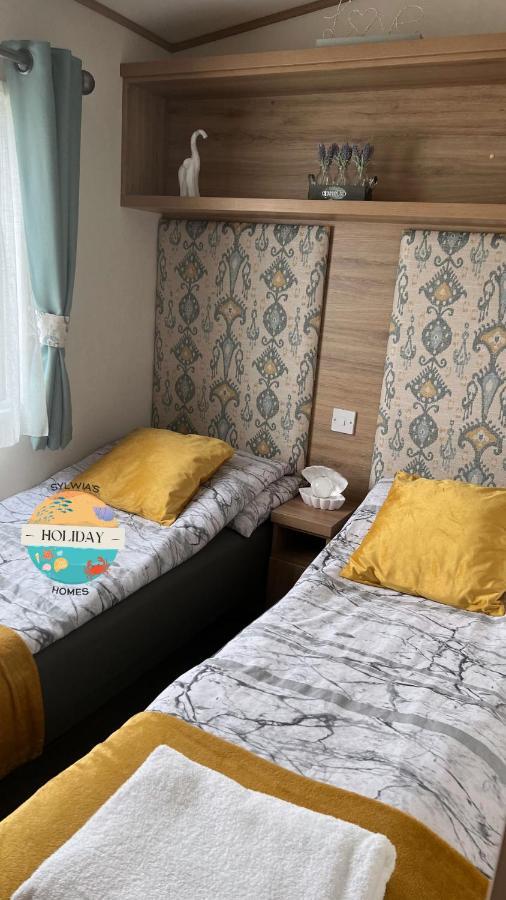 Field View - Martello - Sylwia's Homes Jaywick Sands